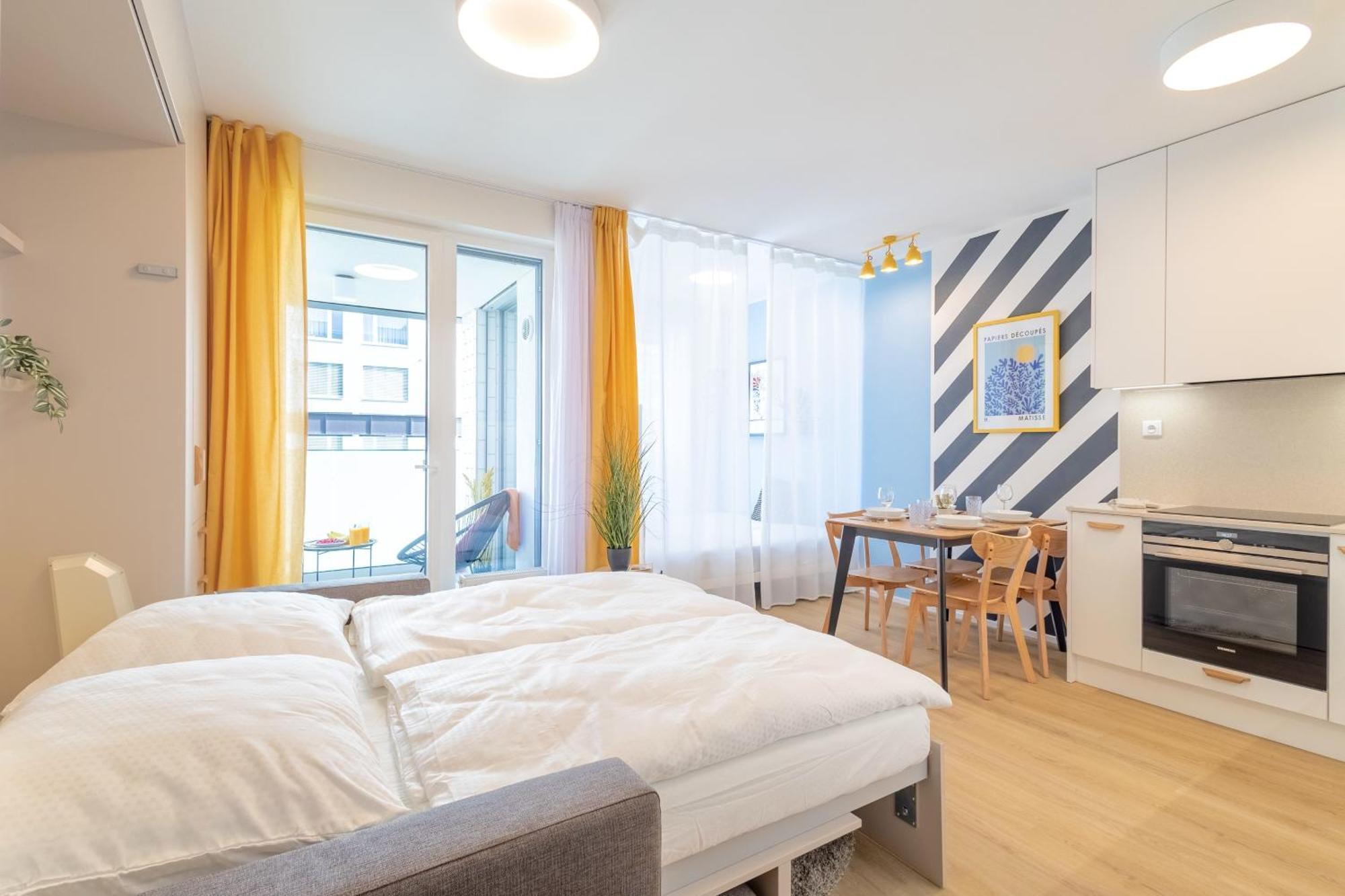 Yellow Apartment - Balcony, Free Parking, By Gravity Prague Luaran gambar