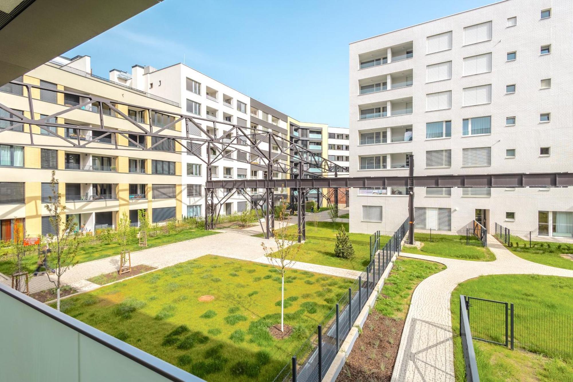 Yellow Apartment - Balcony, Free Parking, By Gravity Prague Luaran gambar