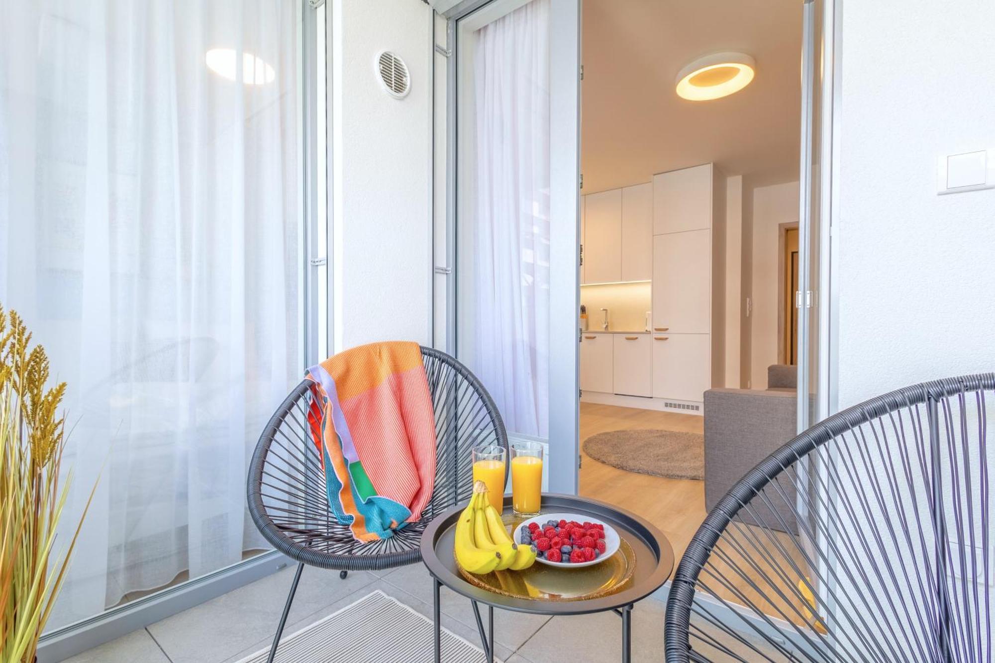 Yellow Apartment - Balcony, Free Parking, By Gravity Prague Luaran gambar